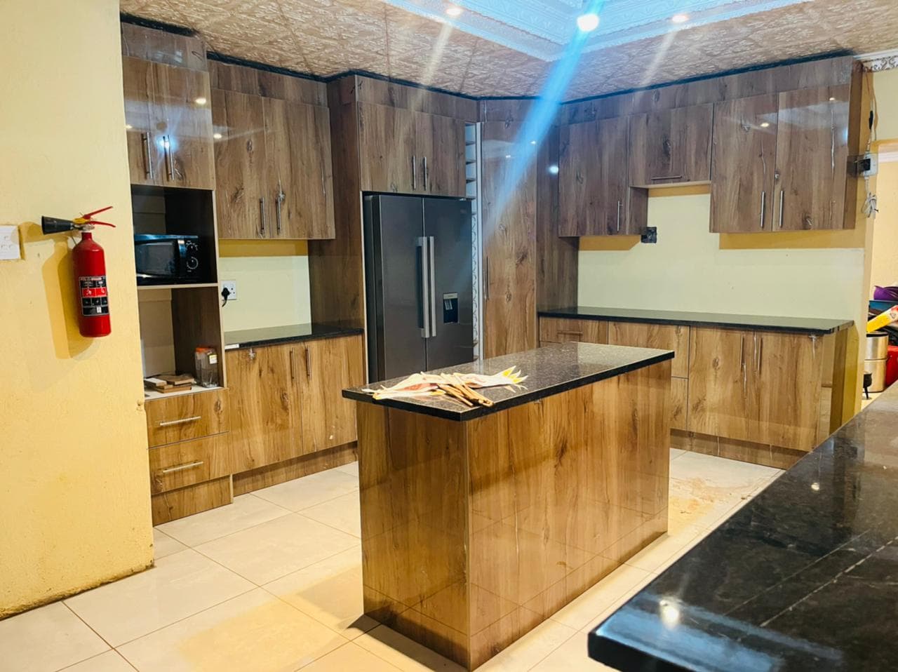 Kitchen Sets & Wardrobes