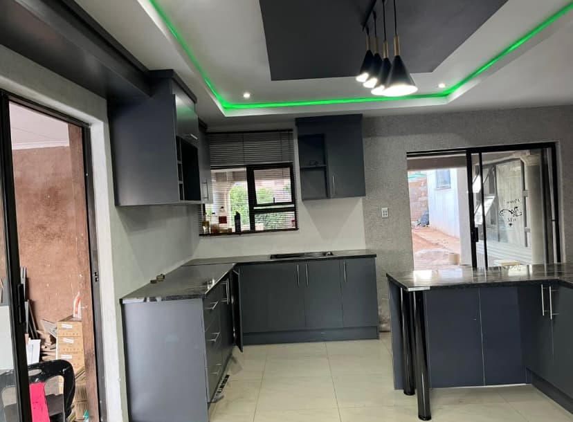 Kitchen Sets & Wardrobes