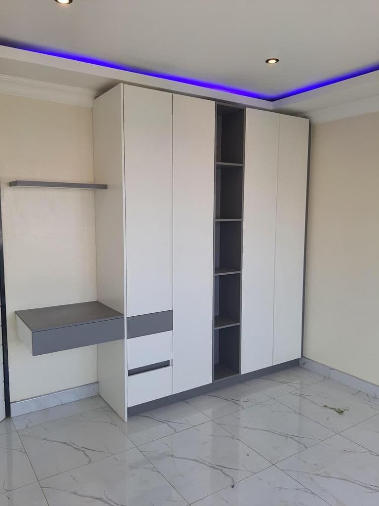 Kitchen Sets & Wardrobes