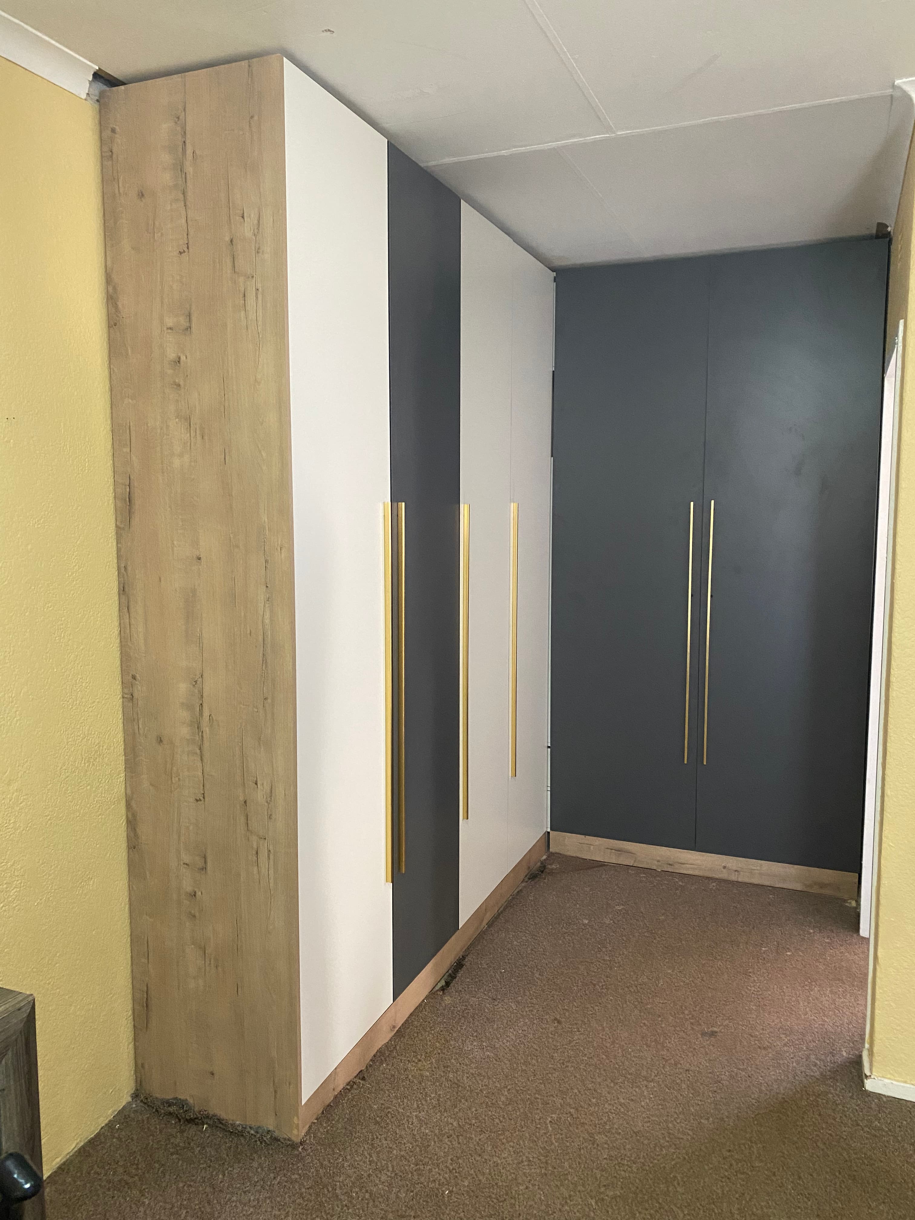 Kitchen Sets & Wardrobes